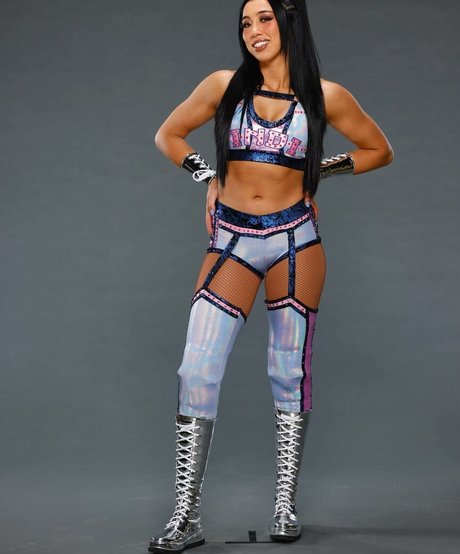 Indi Hartwell photo 35