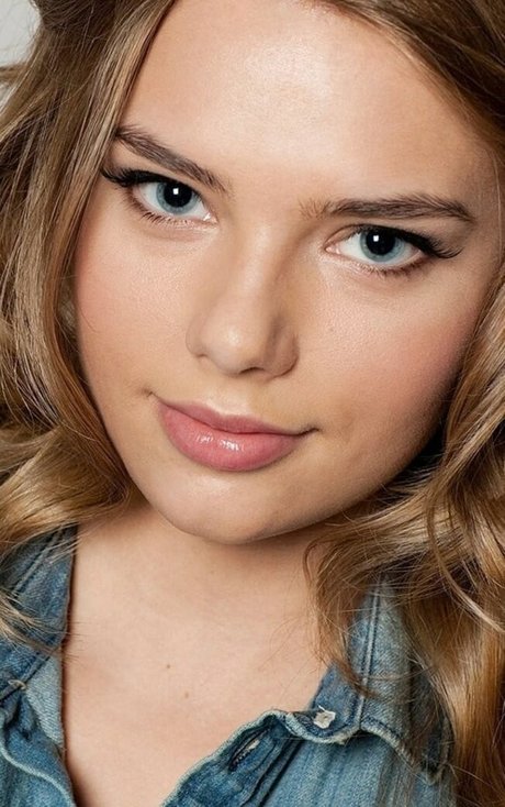 Indiana Evans photo 11
