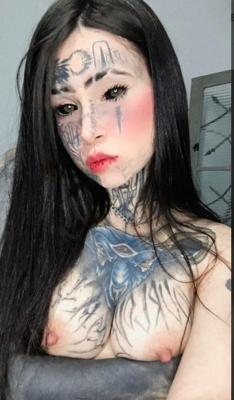 Insaneinternetgrl photo 1