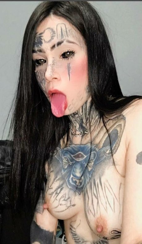Insaneinternetgrl photo 2