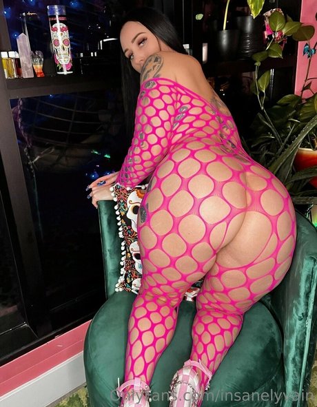 Insanelyvain photo 27
