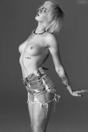 Ireland Baldwin photo 307