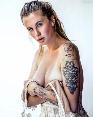 Ireland Baldwin photo 314