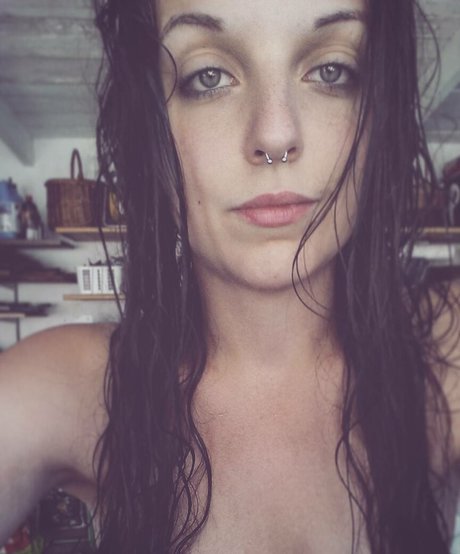 Irina Mirella photo 1
