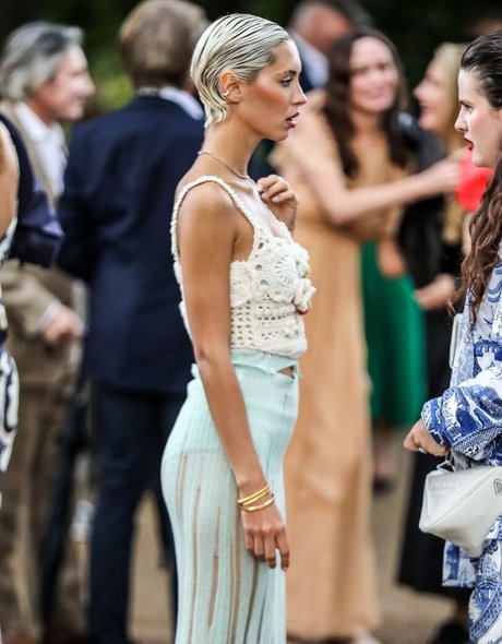 Iris Law photo 3
