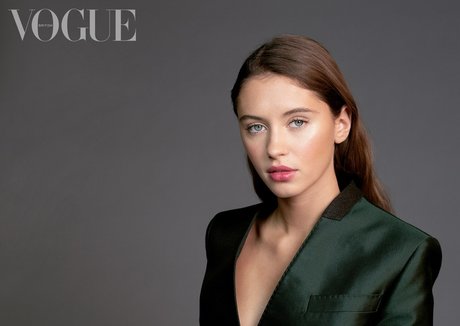 Iris Law photo 13
