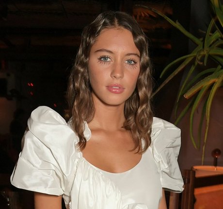 Iris Law photo 19