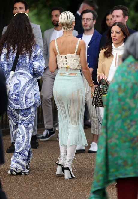 Iris Law photo 27