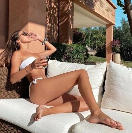 Iris Mittenaere photo 12