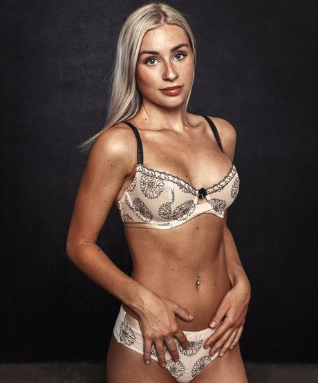 Isabel Ditlevsen photo 31