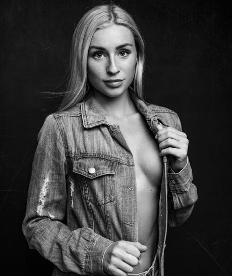 Isabel Ditlevsen photo 41
