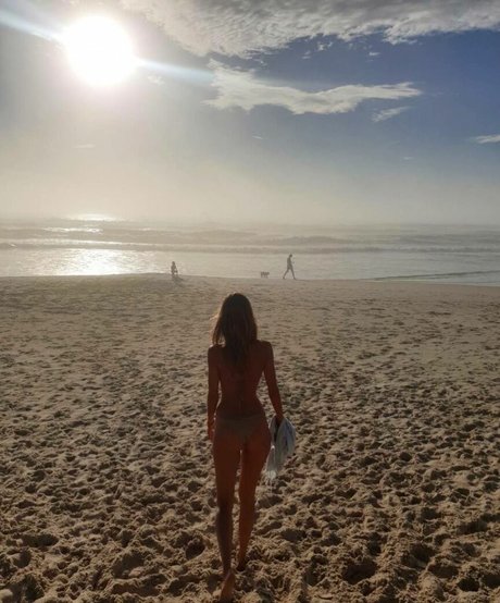 Isabel Lucas photo 6