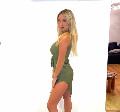 Isabella B photo 61