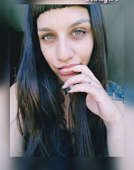 Isabella_official photo 9