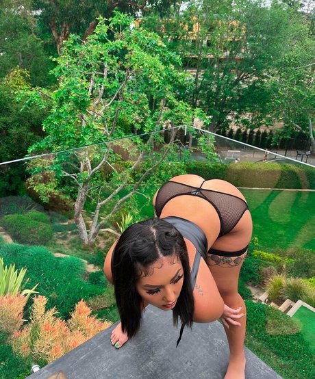 ItsAshleyAp photo 10