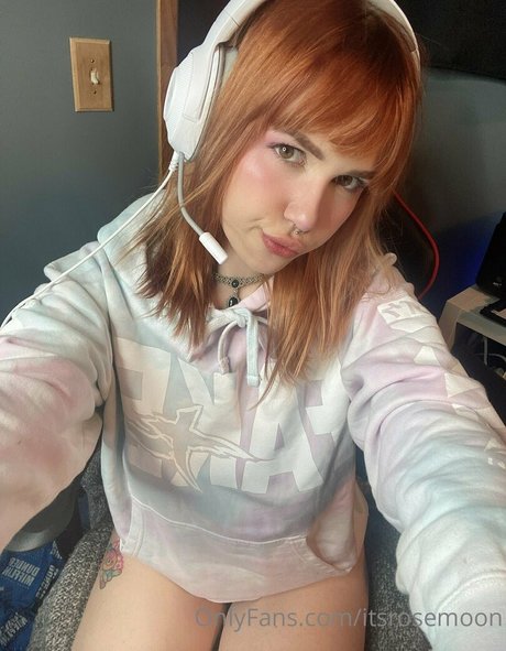 Itsrosemoon photo 23