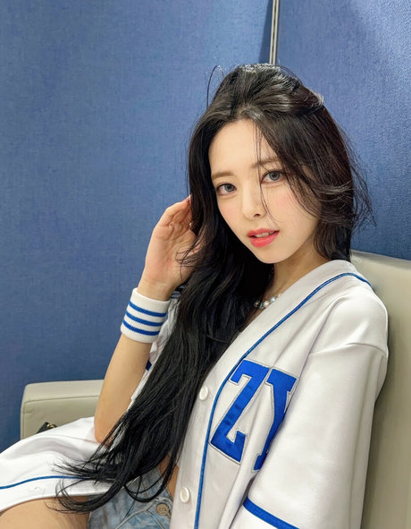 Itzy.all.in.us photo 54