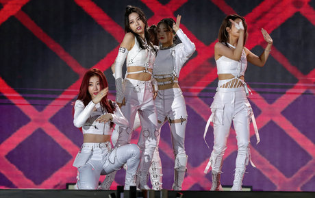 Itzy.all.in.us photo 58
