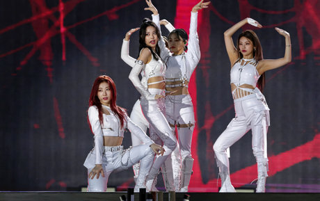 Itzy.all.in.us photo 60