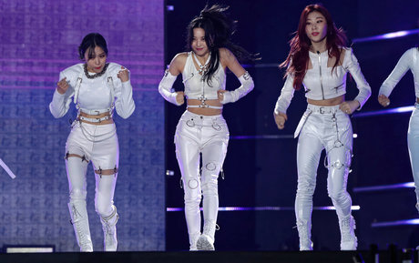 Itzy.all.in.us photo 64