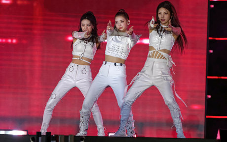 Itzy.all.in.us photo 65