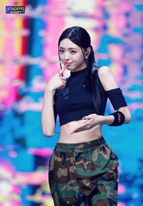 Itzy.all.in.us photo 81