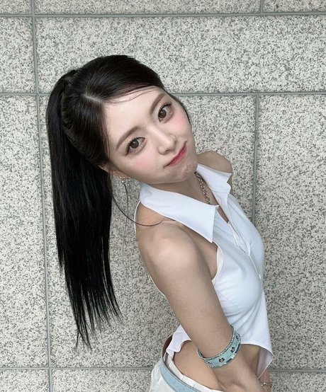 Itzy.all.in.us photo 98