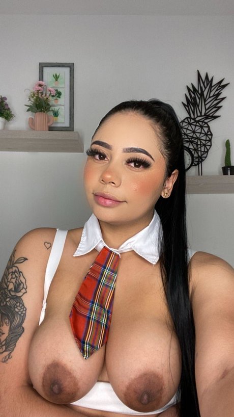 Ivy Rose photo 17