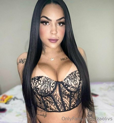 Izabela Oliveira photo 2