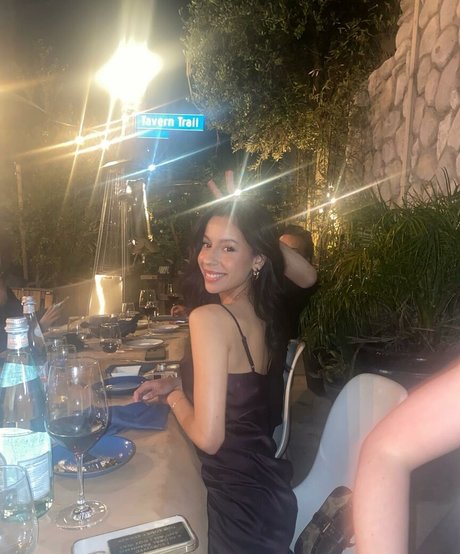 Izabella Alvarez photo 6