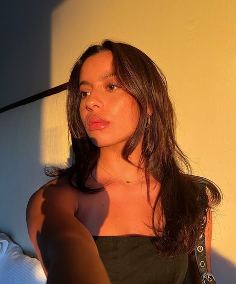 Izabella Alvarez photo 16