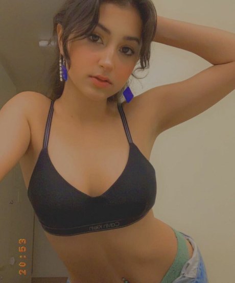Izze King photo 1