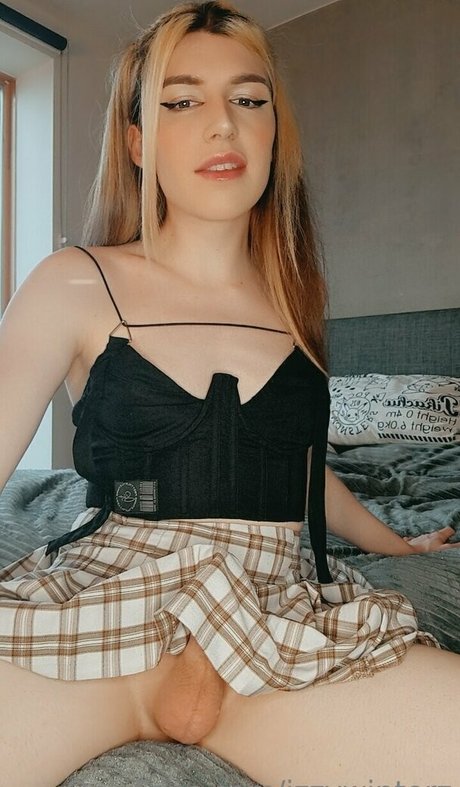 Izzy Winters photo 14