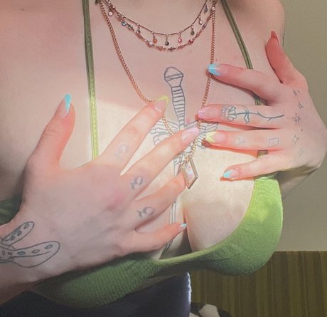 Izzyisdying photo 8