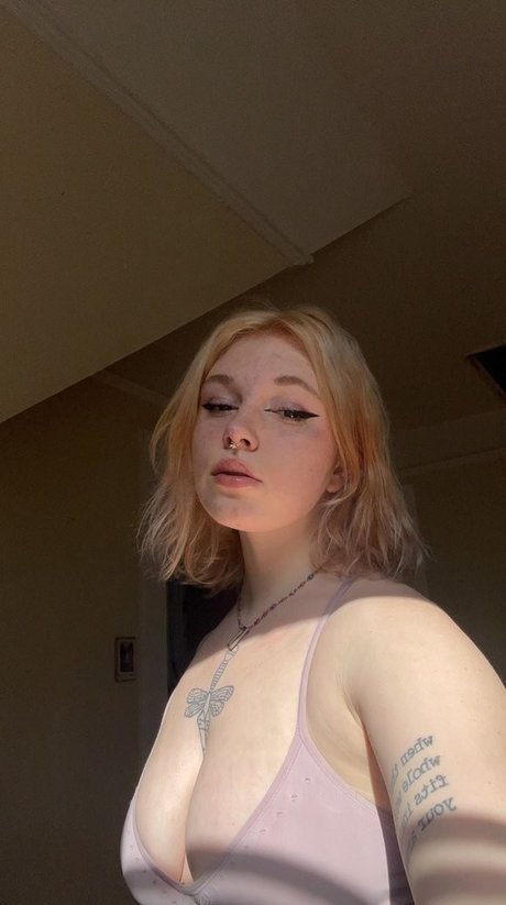 Izzyisdying photo 15