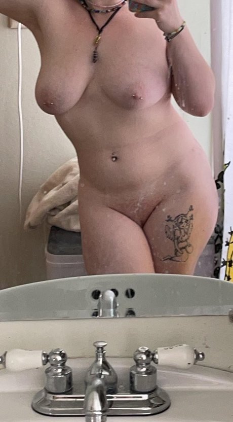Izzyisdying photo 42