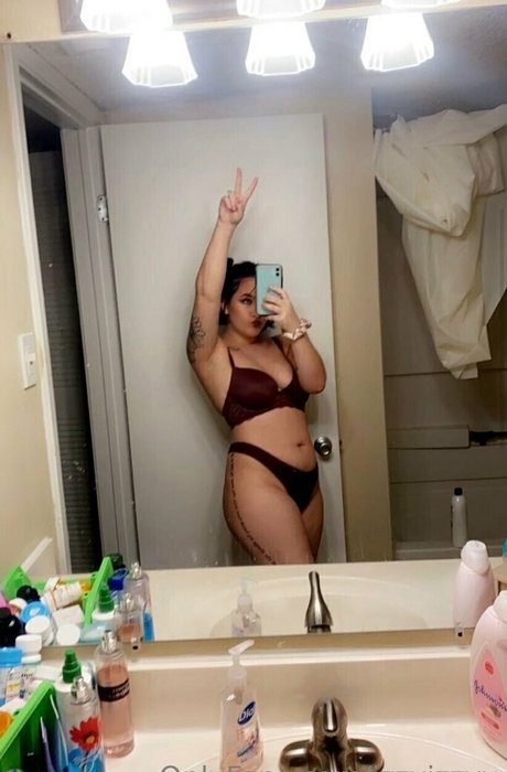 Izzyizzyy photo 10
