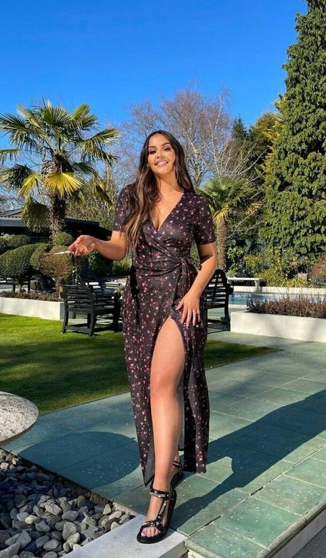 Jacqueline Jossa photo 300