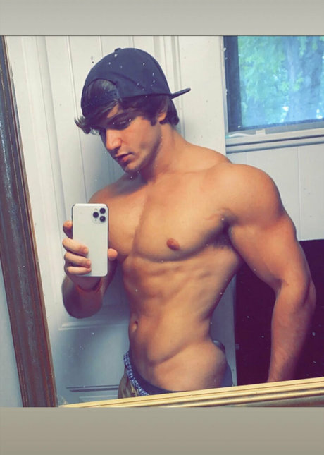 Jamietylerflex photo 2