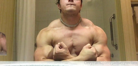 Jamietylerflex photo 14