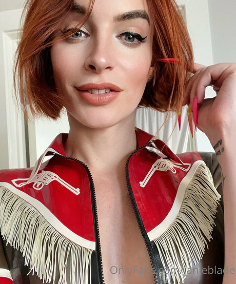 Janie Blade photo 21