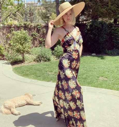 January Jones photo 13