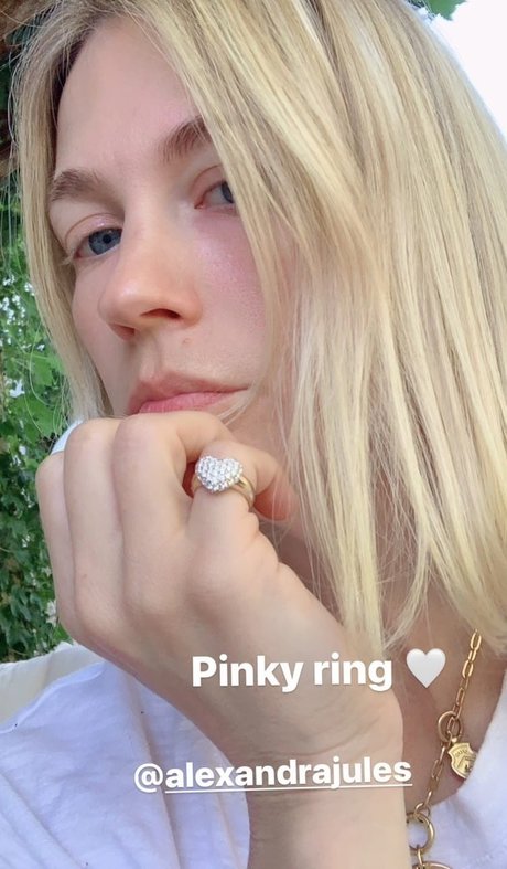 January Jones photo 79