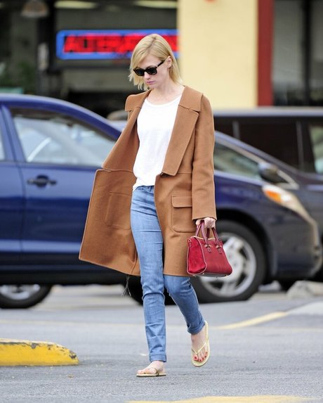 January Jones photo 186