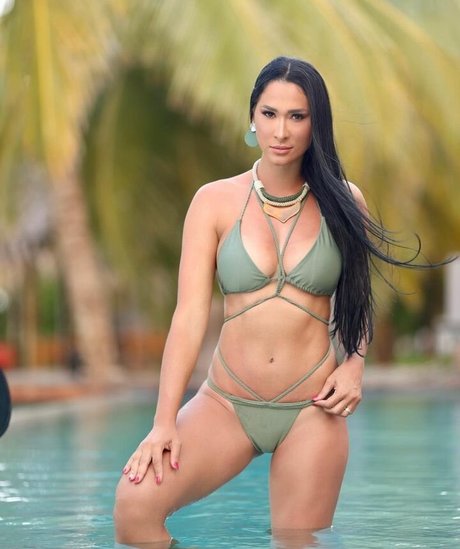 Jaqueline Carvalho photo 1