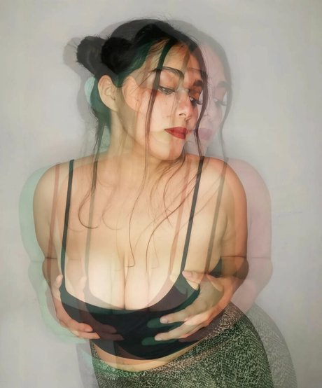 Jaqui Flores photo 4