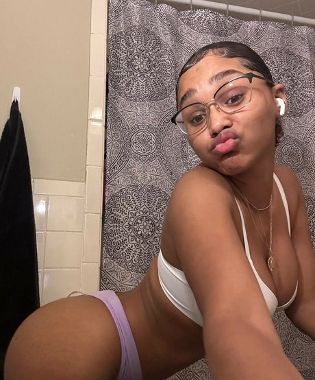 Jasmine Mitchell photo 5