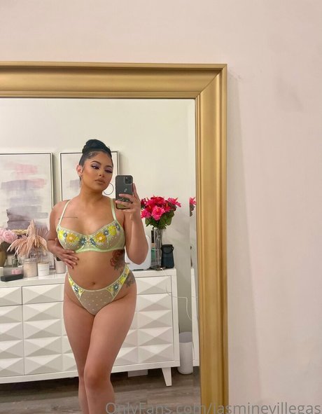 Jasmine Villegas photo 37