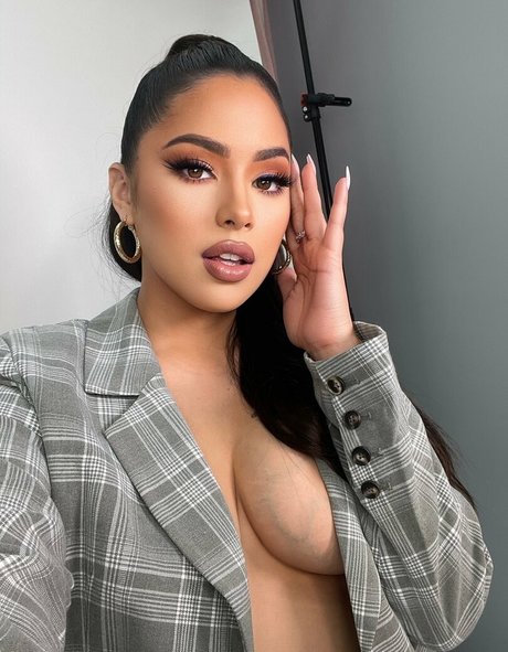 Jasmine Villegas photo 69