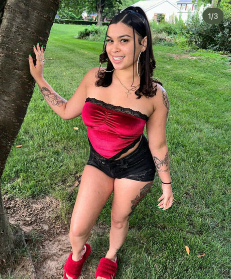 Jayssmamii photo 3